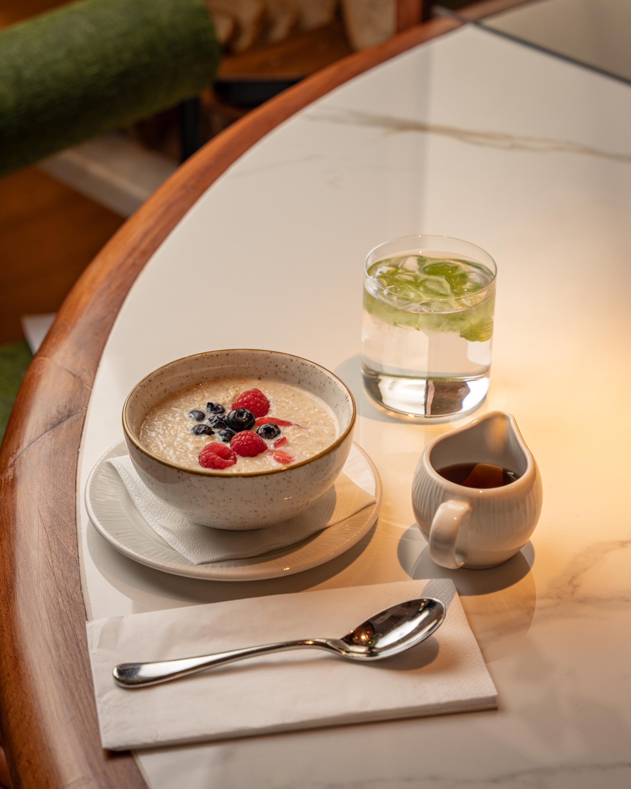 Oatmeal with berries